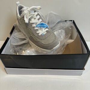 NEW Aqua college waterproof sparkle sneakers size 9